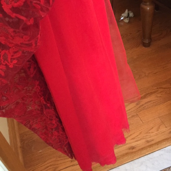 Stunning red lace with sparkle prom dress! - Picture 5 of 14